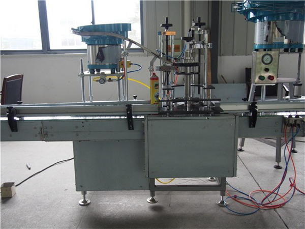 24 Kapoj Botelo Neceseja Akva Pleniga Maŝino