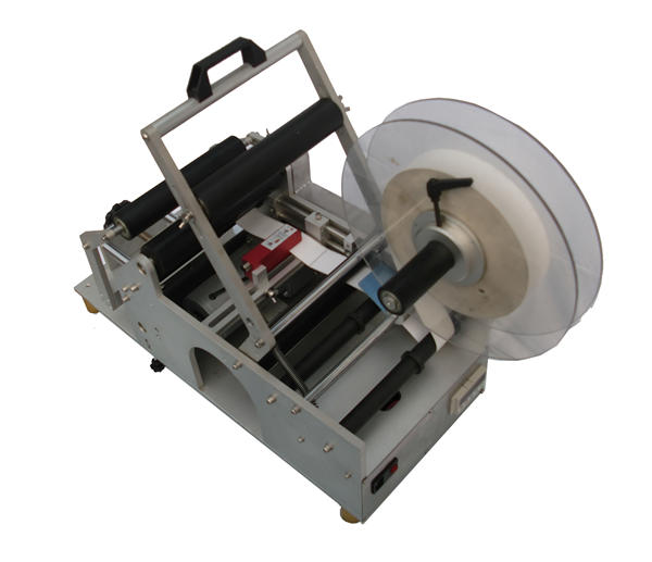 Fabrikaj boteloj duon-aŭtomata etikedilo