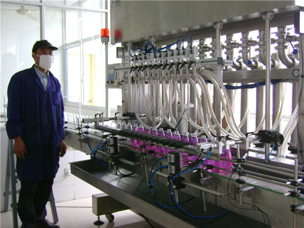 botelo likva pleniga maŝino