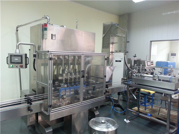 6-Kapo Aŭtomata Motoro Pleniganta Maŝinon